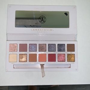 Anasatasia beverly hills carli bybel palette